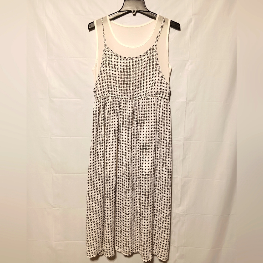 Adorable EUC Junior's Maxi Dress, Ivory with Black Geometric Pattern